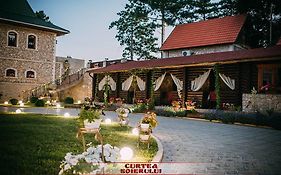 Curtea Boierului Hotel